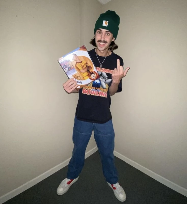 Riley performing a cultural money spread